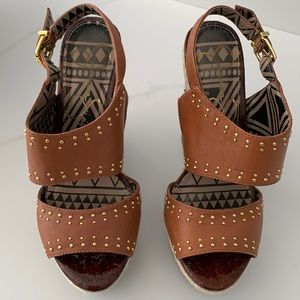 womans Jessica Simpson wedge